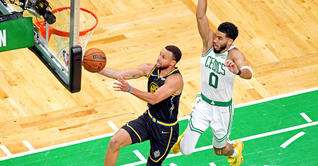 Os 43 pontos de Stephen Curry ajudaram o Golden State a vencer o Celtics nas finais da NBA

