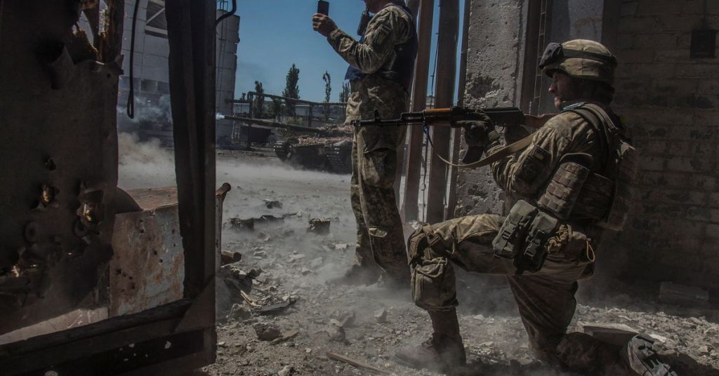 Ucrânia dá passo hesitante em direção à adesão à UE enquanto batalhas no Donbass atingem 'clímax assustador'