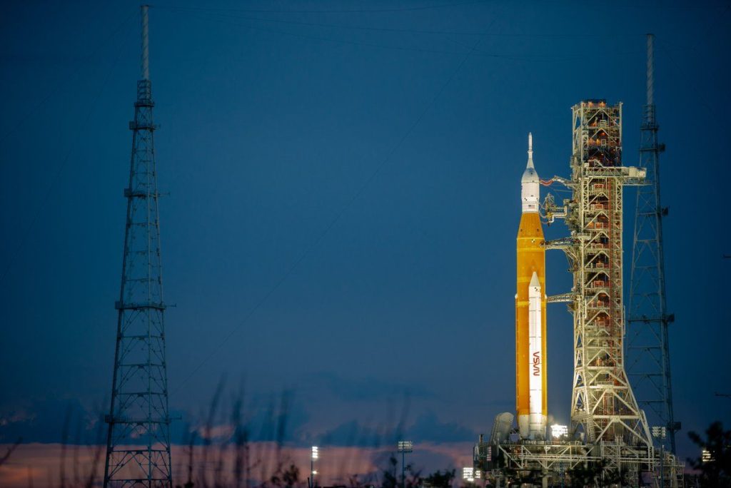 NASA lança a missão Artemis 1 na lua a partir da plataforma de lançamento (fotos)