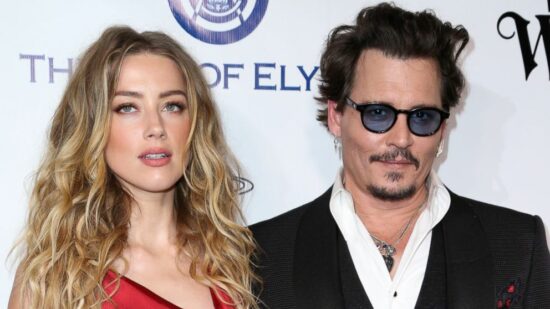 Johnny Depp (direita) e Amber (esquerda) no tapete vermelho