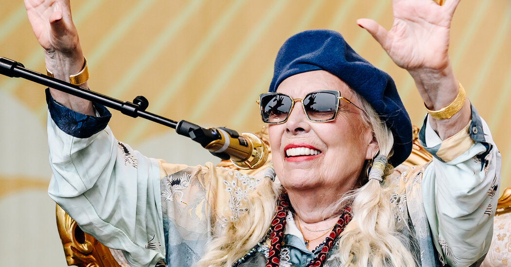 Joni Mitchell recupera a voz em Newport

