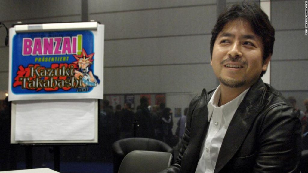 Kazuki Takahashi, criador do mangá de sucesso Yu-Gi-Oh!  Ele morre aos sessenta anos