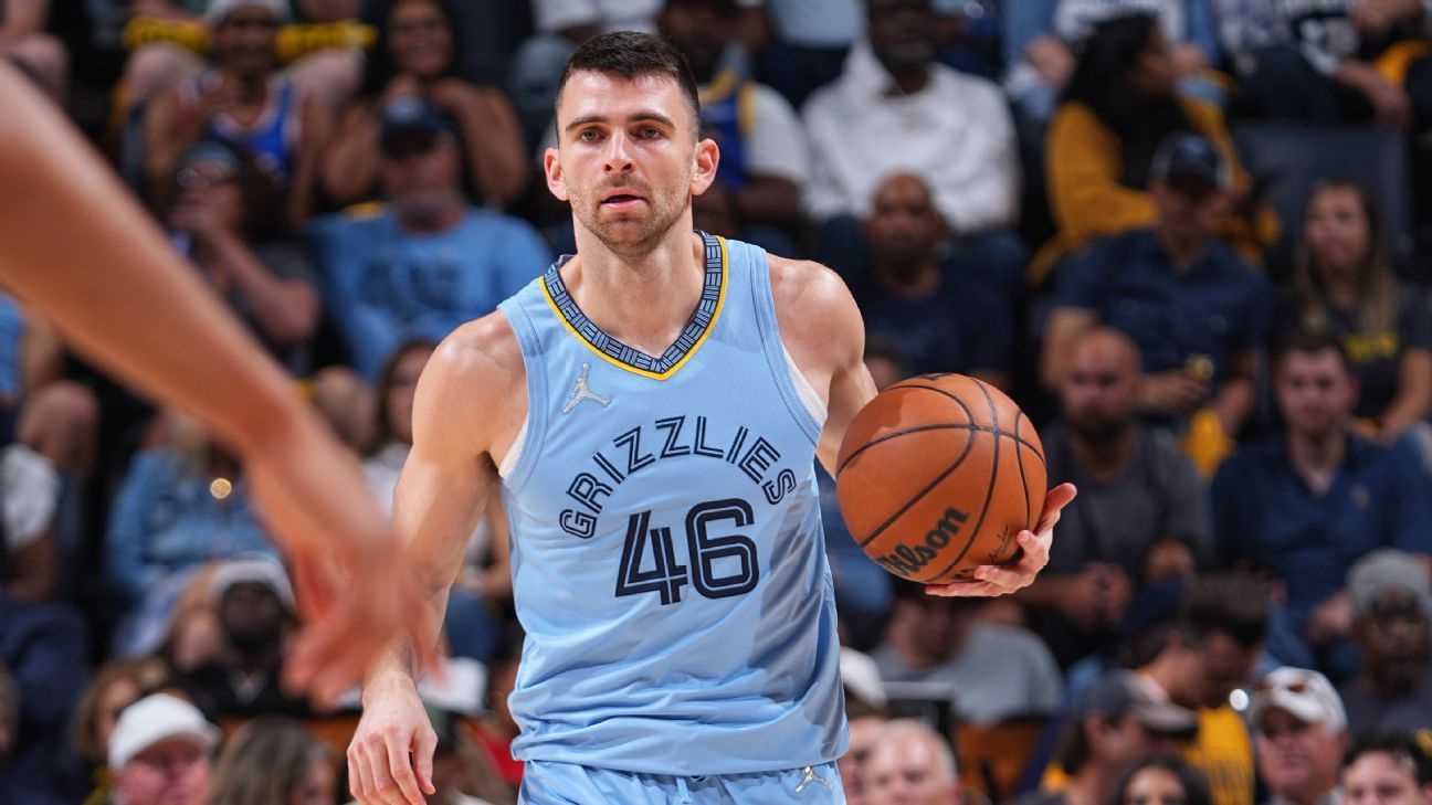 O goleiro John Konchar concordou com uma extensão de 3 anos e US $ 19 milhões com o Memphis Grizzlies

