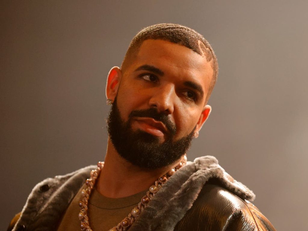 Um homem que afirma ser filho de Drake invade sua mansão em Beverly Hills