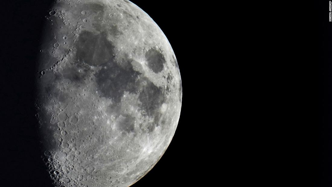 Partes da lua podem fornecer temperaturas adequadas para humanos

