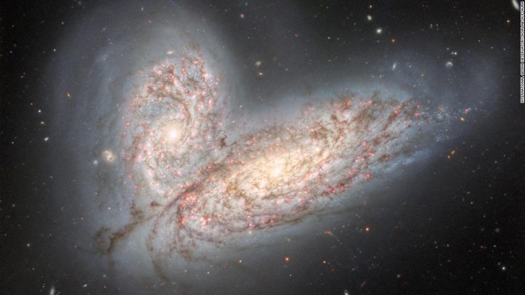 Uma nova imagem de galáxias em colisão mostra o destino da Via Láctea