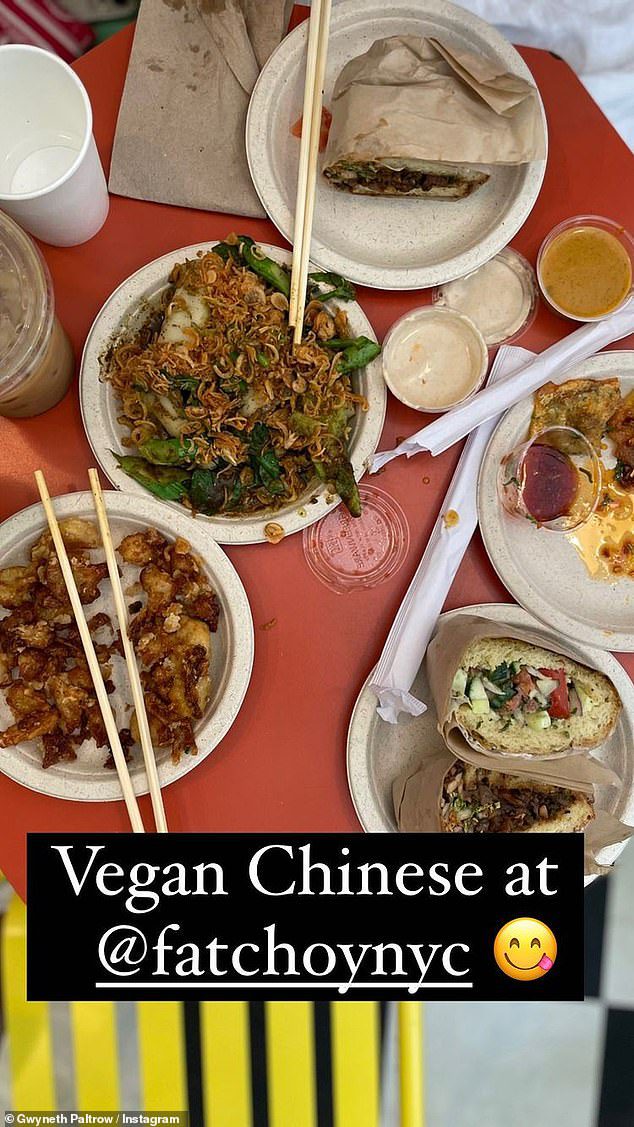 Comida chinesa também: GOOP documentou o feriado em seu Instagram Stories esta semana para o deleite de seus mais de 8 milhões de seguidores;  Olhe para a comida choy gorda dela