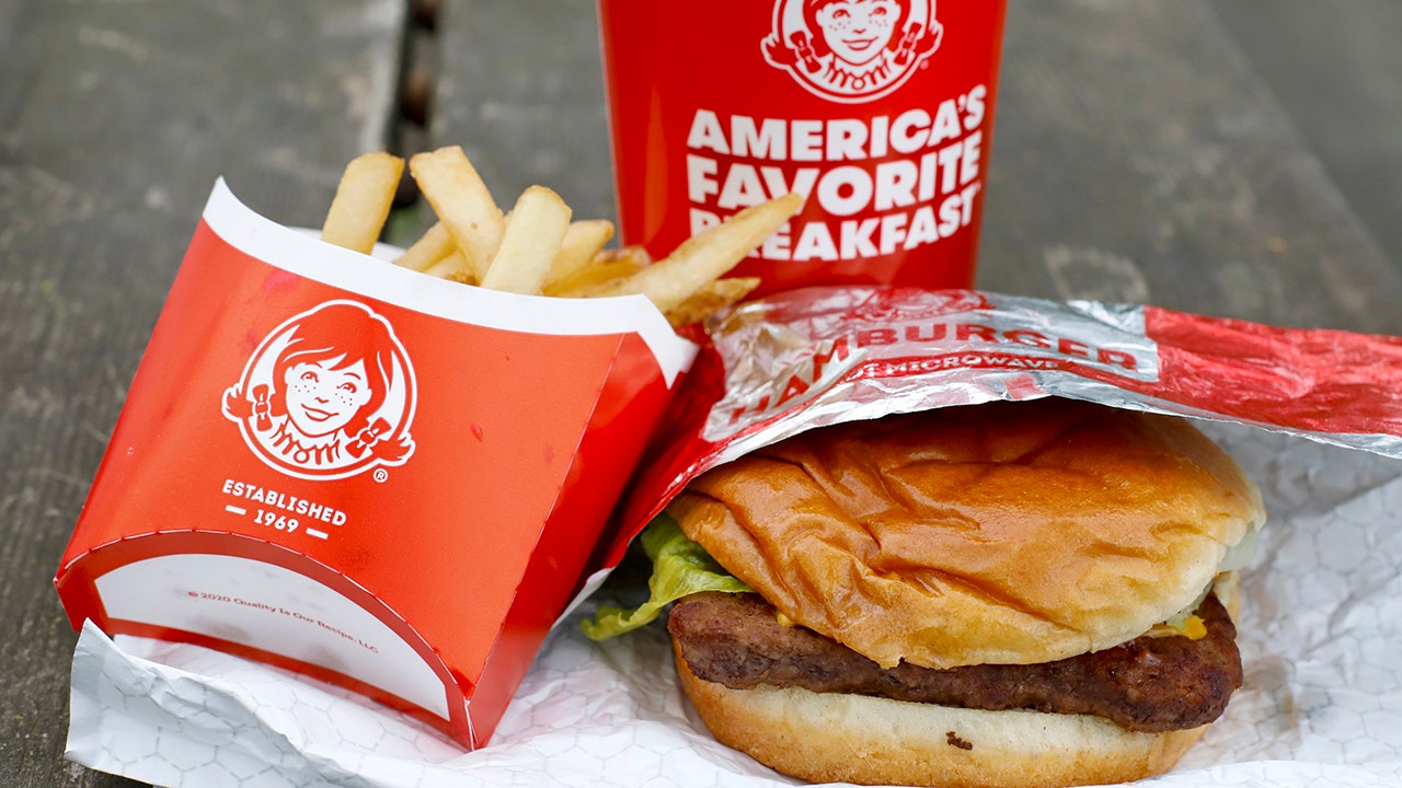 Doenças de E.coli de Wendy chegam ao 75º lugar à medida que os processos contra a gigante do fast food começam

