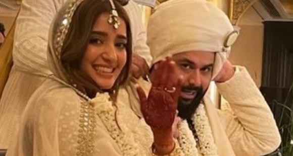 A dupla de estilistas Kunal Rawal e Arpita Mehta deram um nó em uma festa dos sonhos;  Veja a primeira foto
