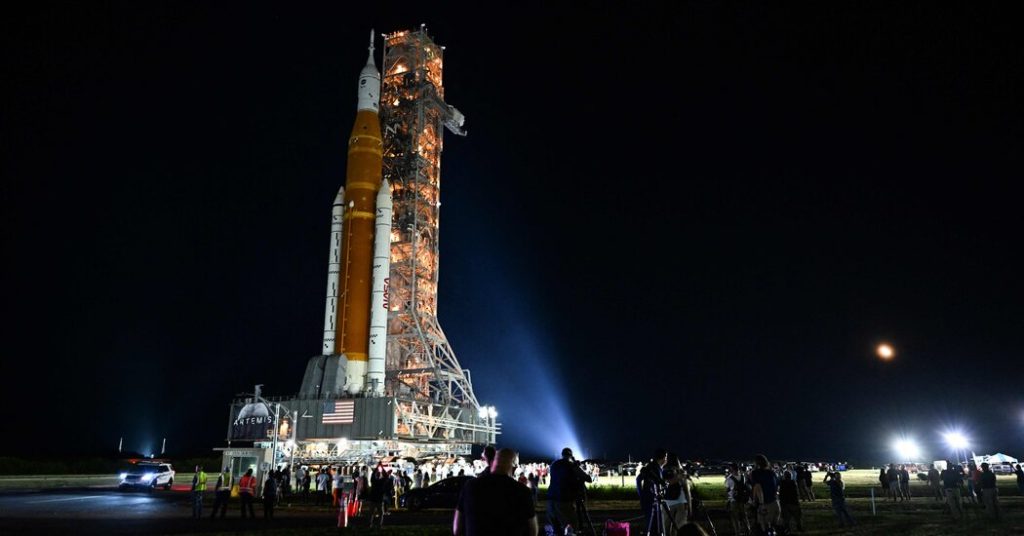 Assista ao Artemis Moon Rocket da NASA decolar na plataforma de lançamento
