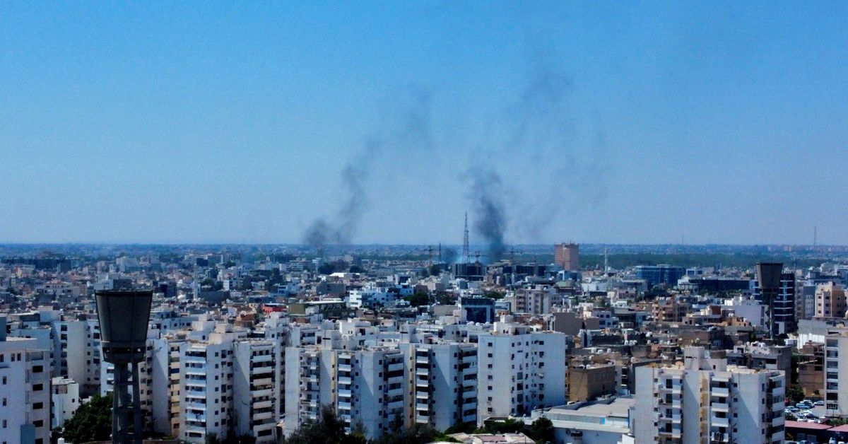 Batalhas sangrentas eclodiram em Trípoli, levantando temores de uma guerra mais ampla na Líbia

