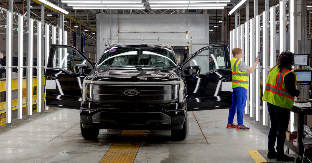 Carros elétricos são muito caros para muitos, mesmo com a ajuda da conta climática

