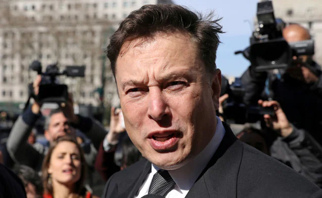 Em Elon Musk vs Twitter, ele cita a batalha da empresa com o governo indiano