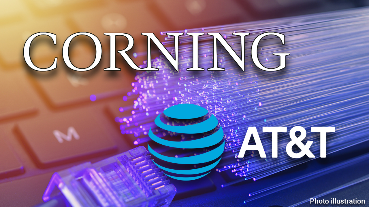 Empregos na indústria dos EUA retornam quando a AT&T lança a fábrica da Corning no Arizona

