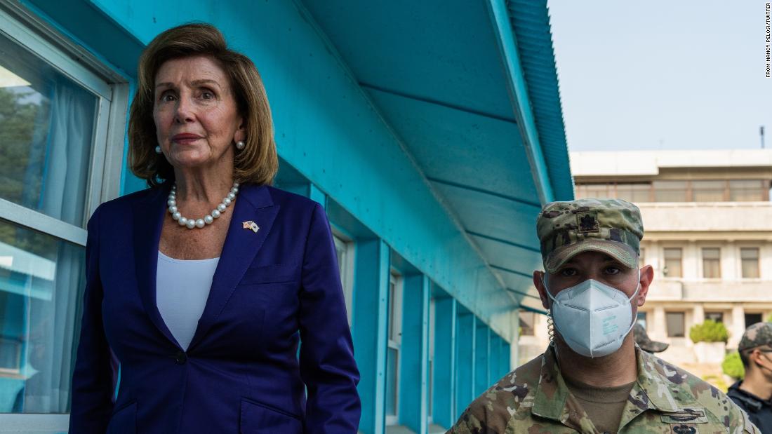 Nancy Pelosi visitou a Zona Desmilitarizada Coreana com uma delegação do Congresso

