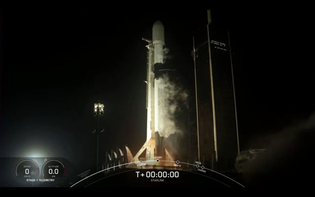 SpaceX lança 52 satélites Starlink, um míssil terrestre no mar