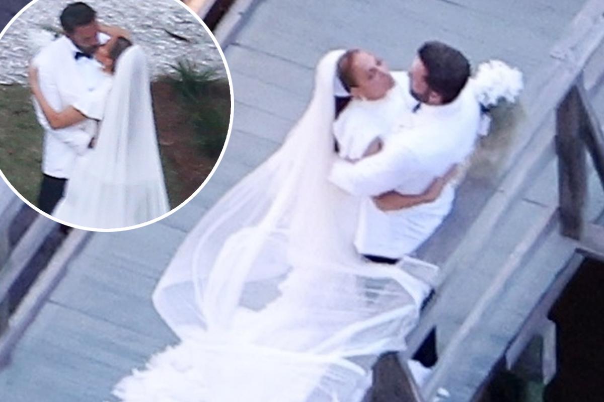 Veja o vestido de noiva de Jennifer Lopez na segunda festa de Ben Affleck

