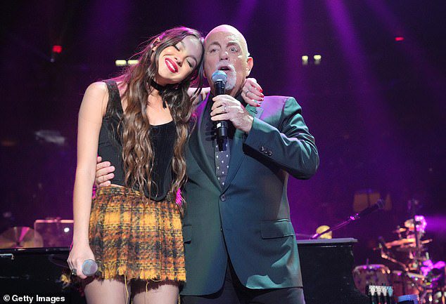 Olivia & Bailey: Apenas uma semana atrás, Rodrigo se juntou a Billy Joel enquanto estava no Madison Square Garden em Nova York, que foi seu 82º show com ingressos esgotados.