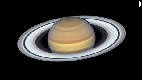 The lost moon explains the origin of Saturn's characteristic rings 