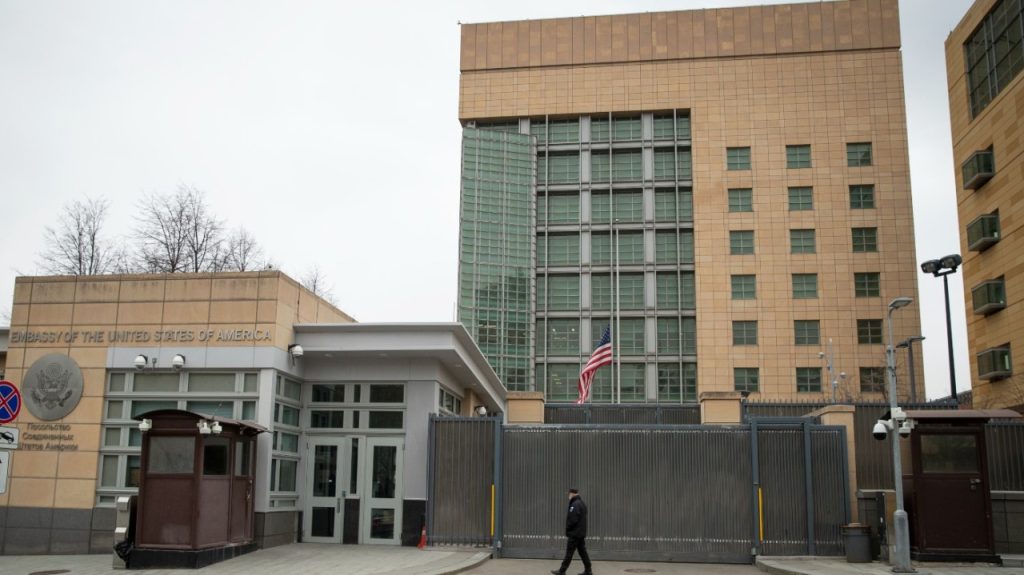 A Embaixada dos EUA na Rússia pede aos americanos que deixem o país