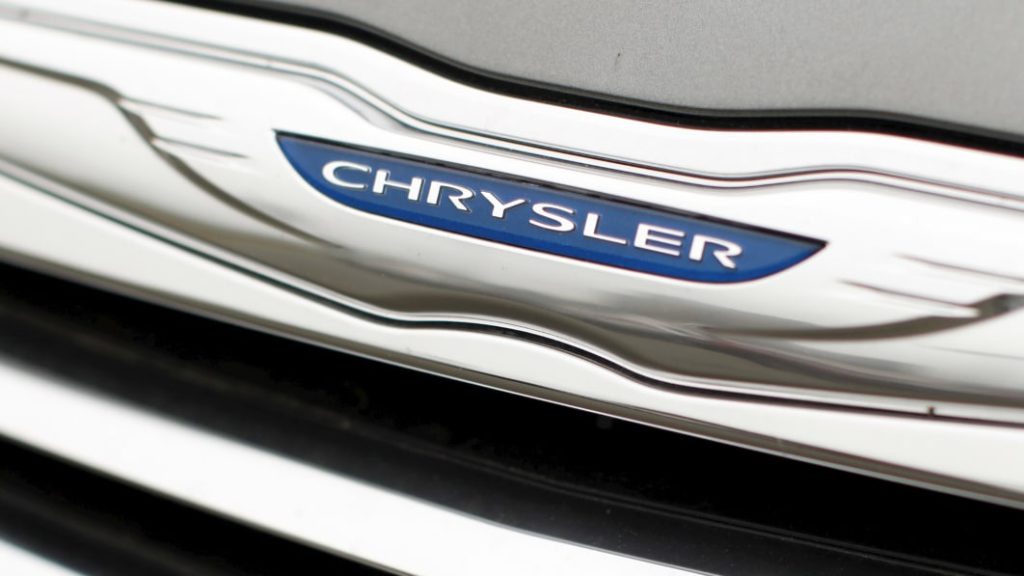 Chrysler revela um novo modelo de desempenho esta noite: assista ao vivo