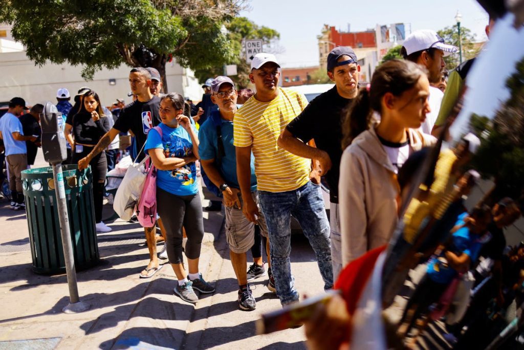 Notícias Ron Diantes - Últimas: Revelado Financiamento para Viagens de Migrantes