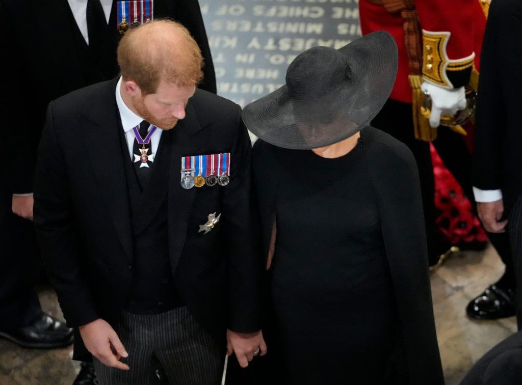 O gesto secreto do príncipe Harry para Meghan Markle foi revelado por seu colega de trabalho no funeral