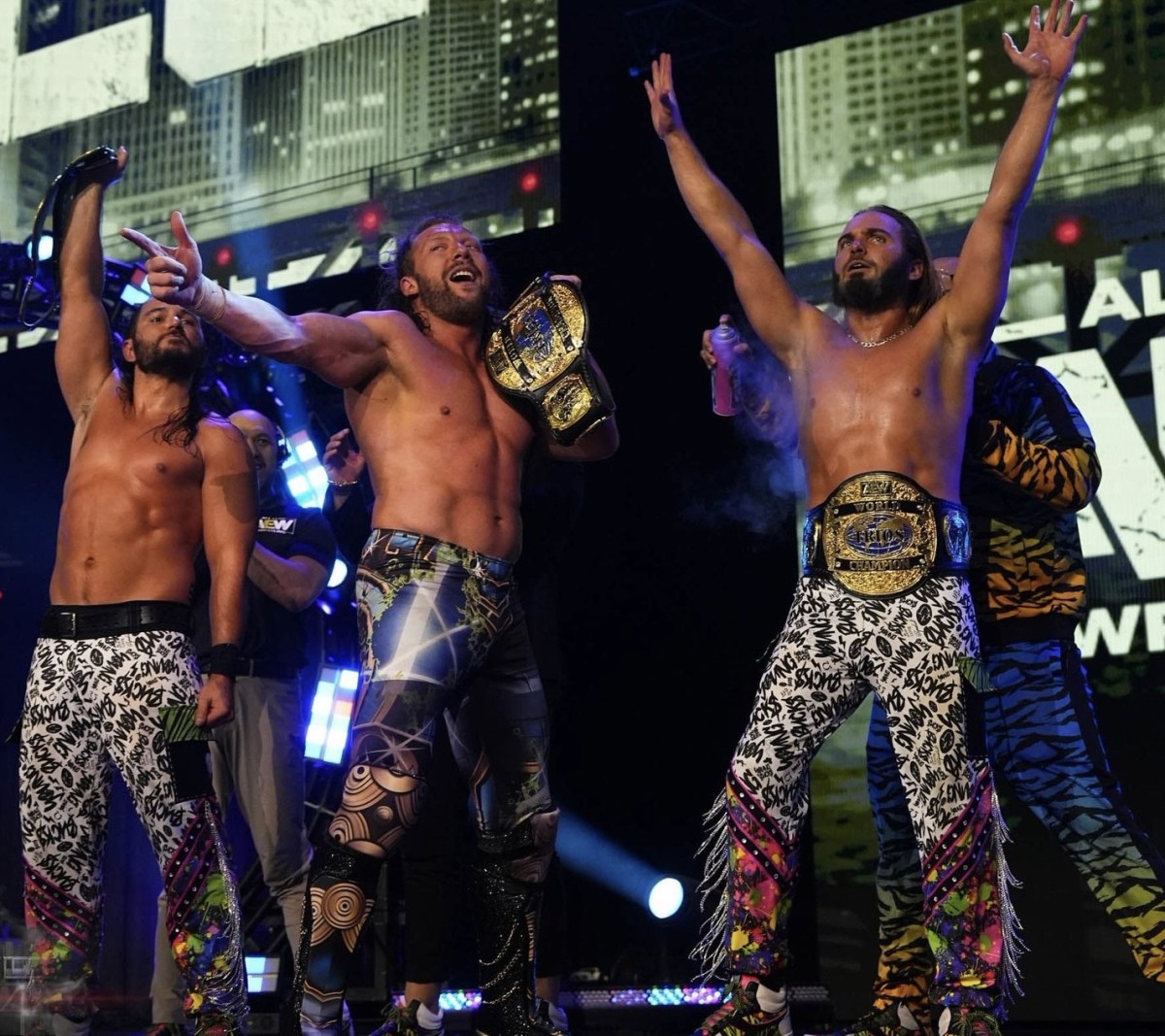 Reportagem: membros da AEW recebem suspensão após argumento de 'All Out'

