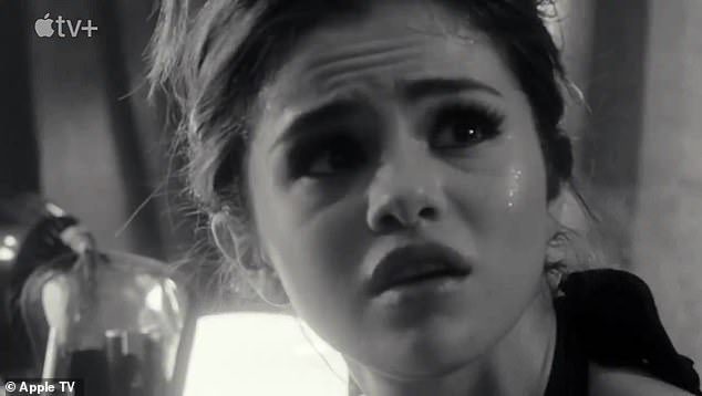 Through Tears: Selena Gomez fica vulnerável em novo documentário, Selena Gomez: My Mind and Me, enquanto ela derrama muitas lágrimas ao longo do filme, para dar aos fãs um vislumbre de suas lutas pessoais