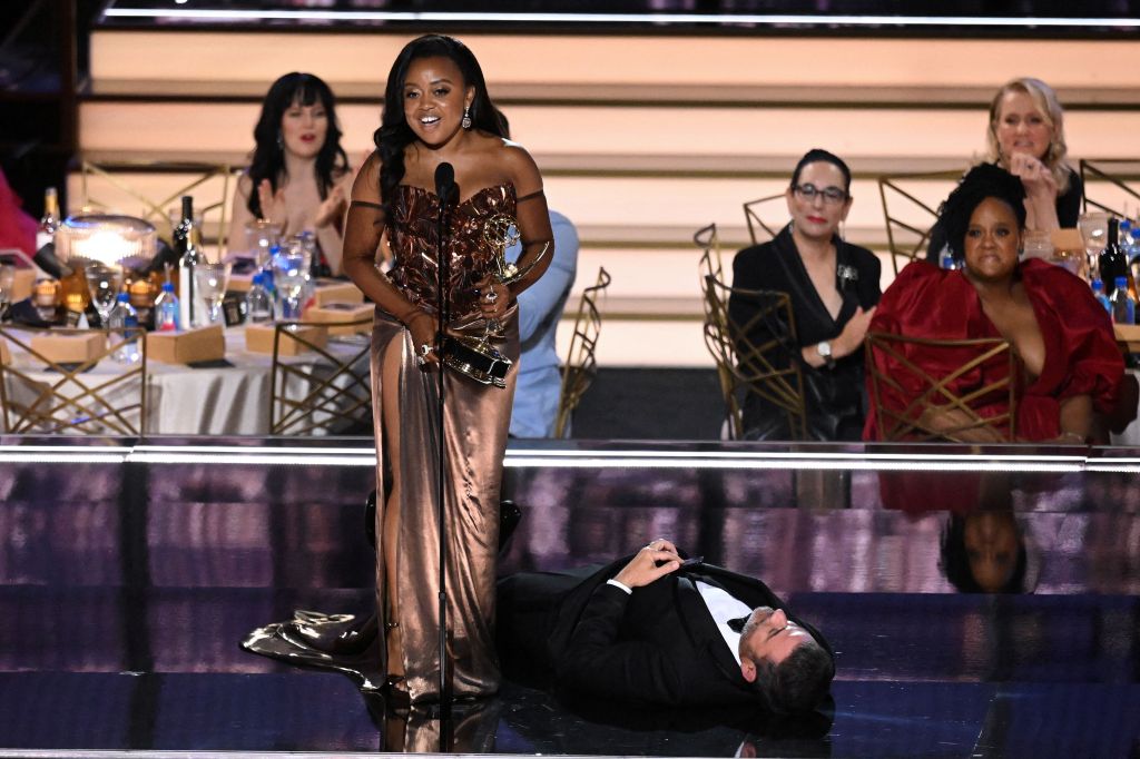 Sheryl Lee Ralph achou que a peça de Jimmy Kimmel no Emmy foi desrespeitosa com Kenta Bronson - Prazo