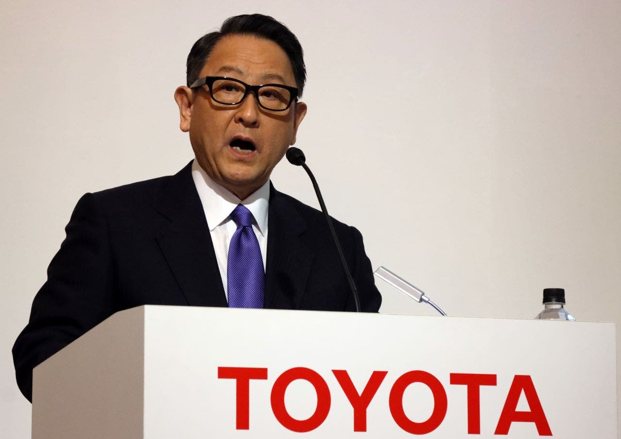 Chefe da Toyota diz que proibição de carros movidos a gasolina na Califórnia será 'difícil' de cumprir

