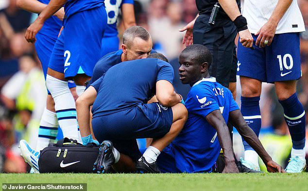 O jogador de 31 anos sofreu a lesão no empate de 2 a 2 do Chelsea com o Tottenham em 14 de agosto