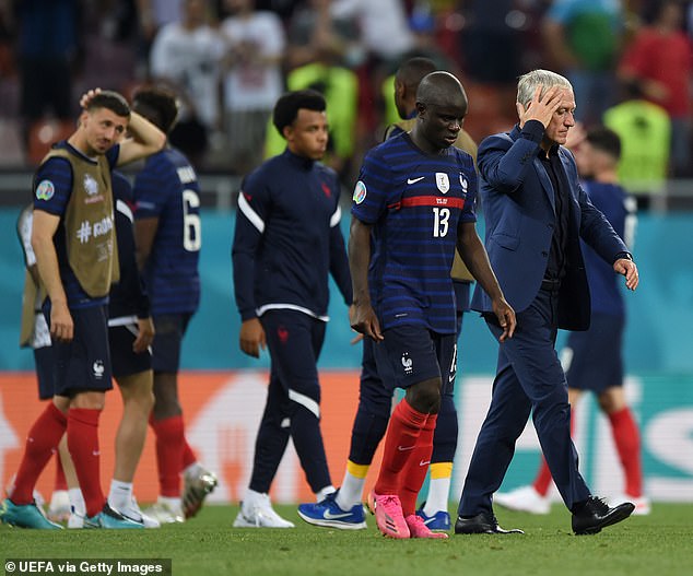 O meio-campista francês N'Golo Kanté vai perder a Copa do Mundo depois de ficar quatro meses fora