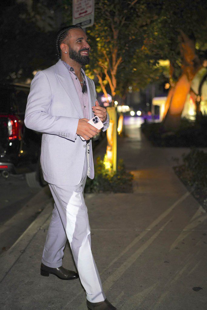Drake, festa de aniversário, terno, sapatos mocassins