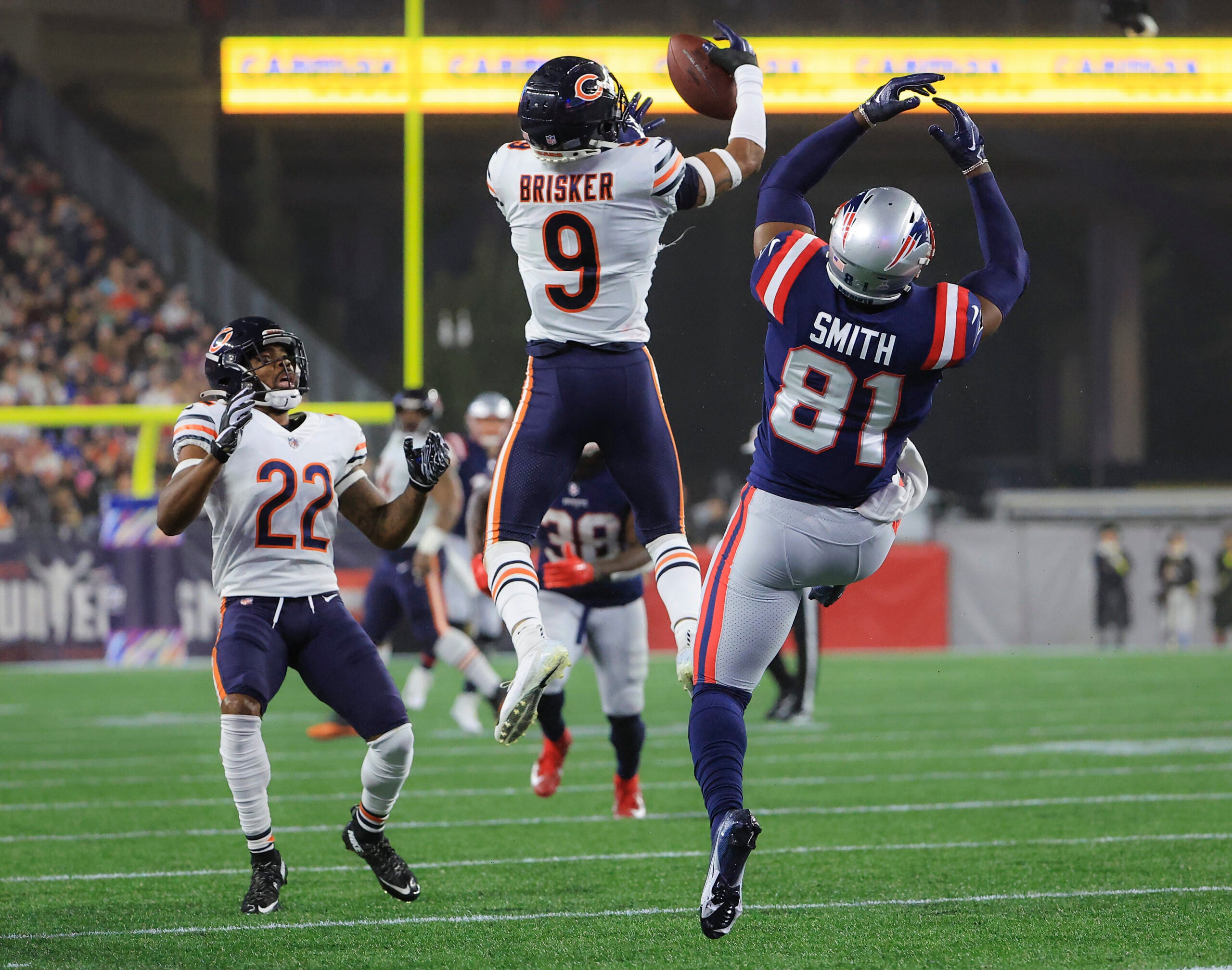 A interceptação de Mac Jones parece desviar do fio da ESPN SkyCam

