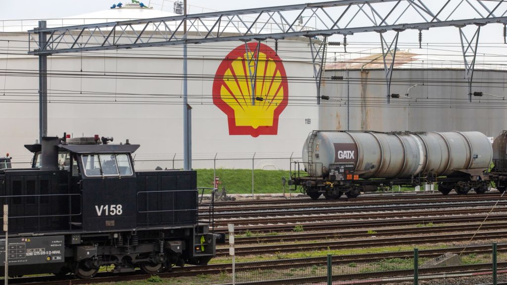 A gigante do petróleo Shell revelou planos para aumentar os dividendos ao anunciar os lucros do terceiro trimestre