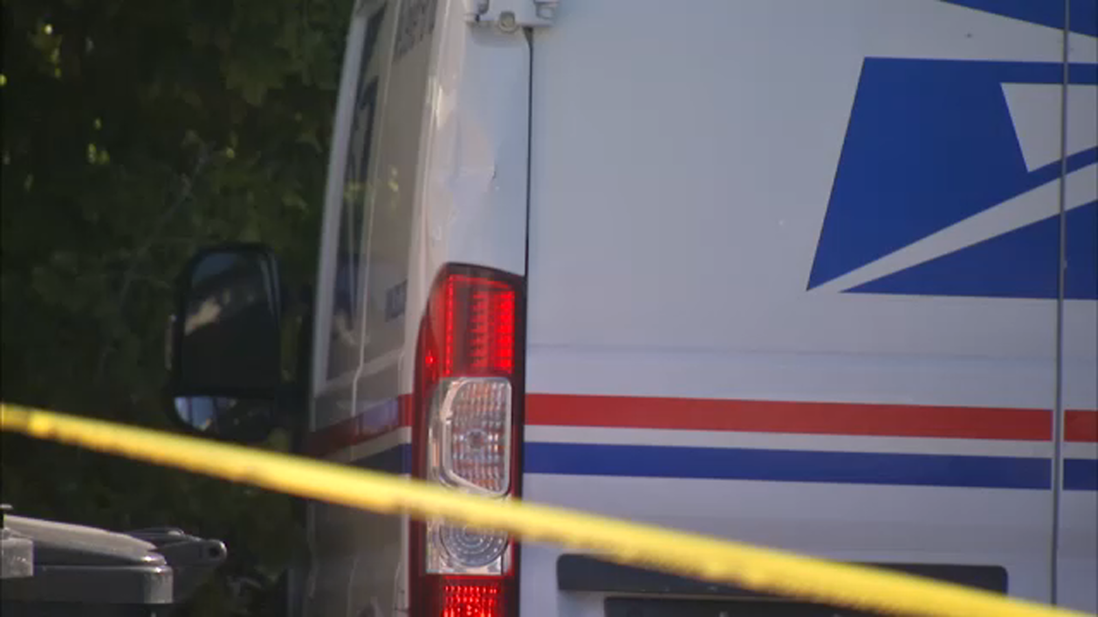 A polícia de Chicago disse que uma transportadora do USPS foi agredida sexualmente e um caminhão de correio roubado em South Pulaski, em Little Village.

