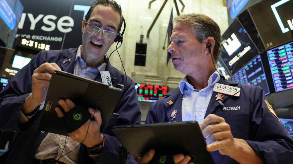 As ações reverteram alguns ganhos após um forte rali de dois dias em Wall Street, e o Dow caiu 400 pontos