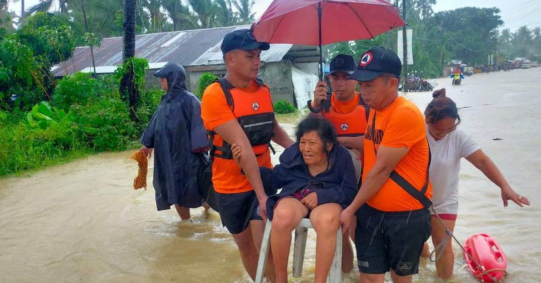 Capital filipina se prepara para tempestade de Nalga, número de mortos é reduzido para 45

