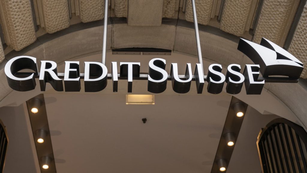 Credit Suisse recompra US$ 3 bilhões em dívidas e vende hotel à medida que as preocupações com o crédito persistem