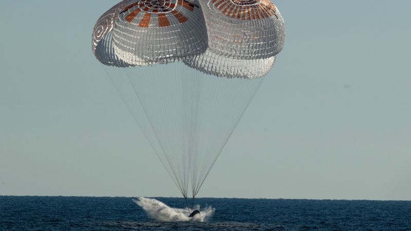 NASA, missão SpaceX: Astronautas voltando para casa da estação espacial estão espalhados pela Estação Espacial Internacional na costa da Flórida