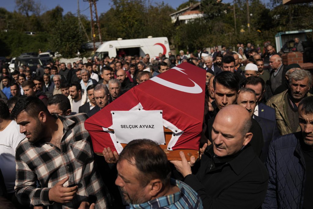 Número de mortos na explosão de mina de carvão na Turquia sobe para 41