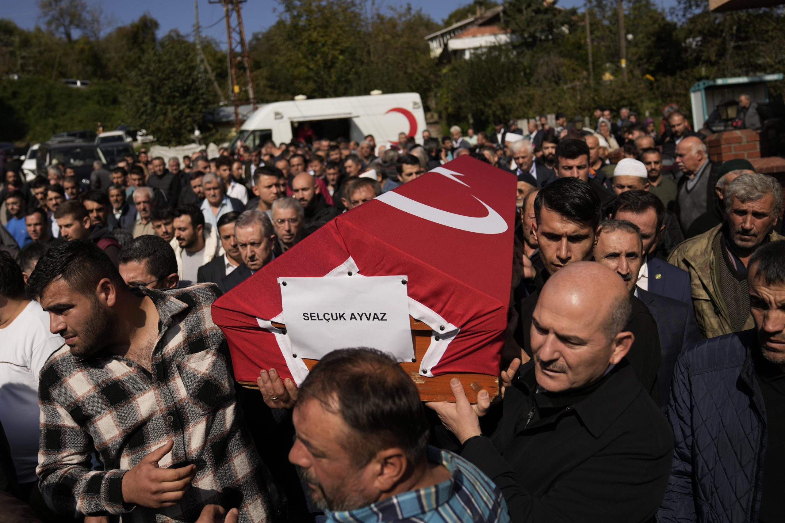 Número de mortos na explosão de mina de carvão na Turquia sobe para 41

