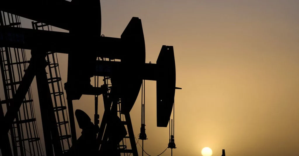 Petróleo se recupera 3% após OPEP+ impor maior corte de produção desde 2020