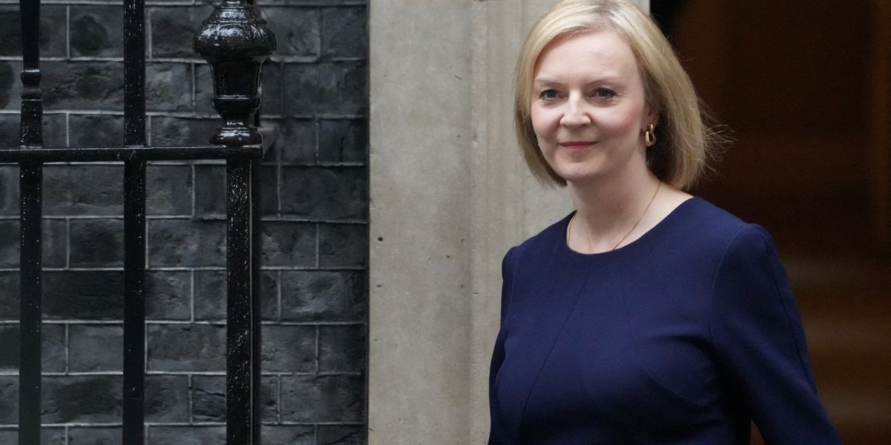 Primeira-ministra britânica Liz Truss admite erro na comunicação do plano econômico

