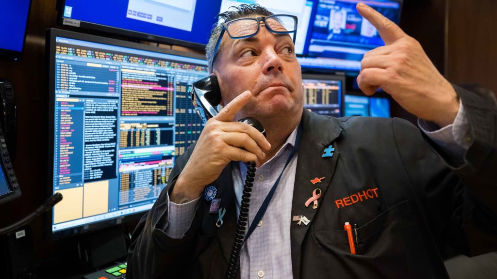 O índice Dow Jones subiu para começar a semana com os investidores aguardando as eleições de meio de mandato e o relatório de inflação