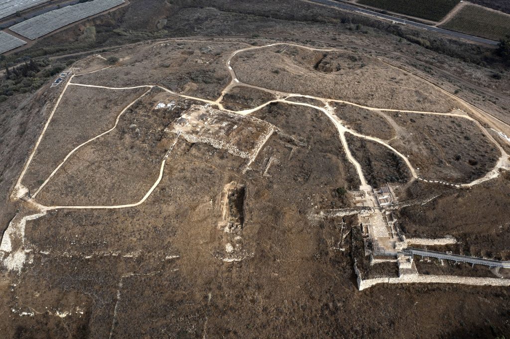 Mostra o sítio arqueológico de Tell Lachish