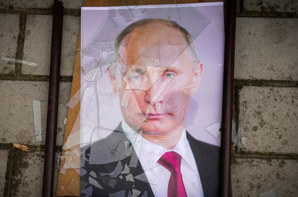 Assessor de Zelensky diz que Vladimir Putin 'vive com medo por sua vida enquanto o exército se retira'