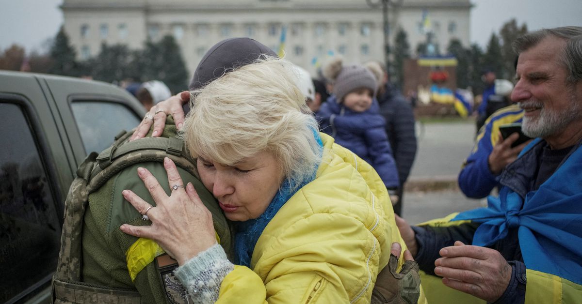 Forças ucranianas receberam flores em Kherson após a retirada dos russos

