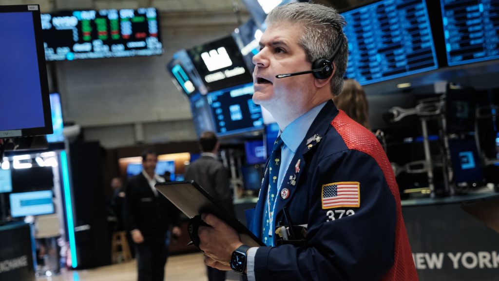 Futuros de ações sobem enquanto Wall Street aguarda resultados de médio prazo